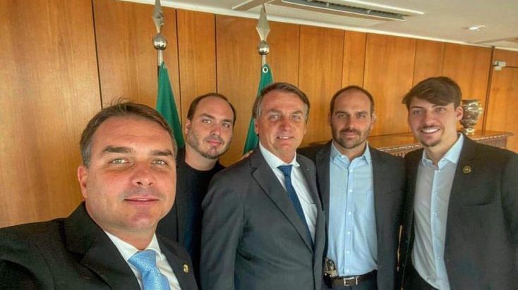 Presidente Jair Bolsonaro e os filhos