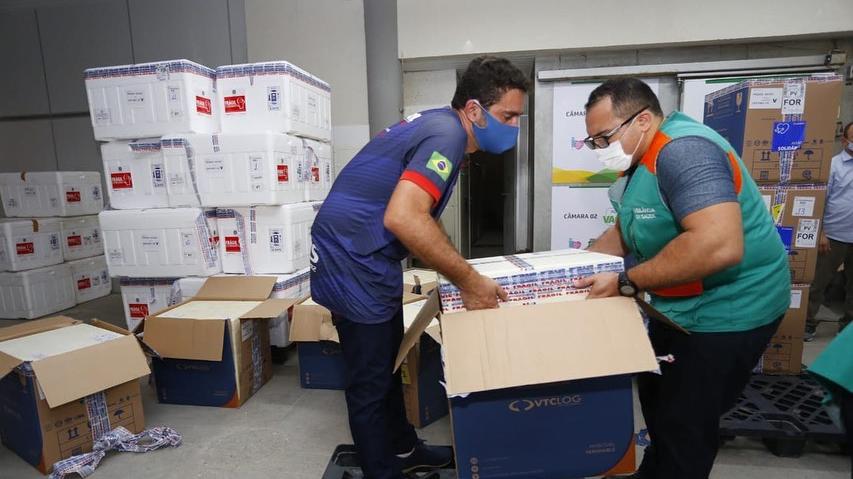 Lote com 316 mil doses de vacina contra Covid-19 chegou ao Ceará no sábado (31)