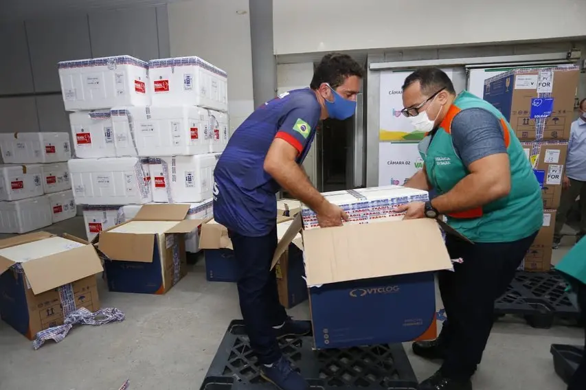 Lote com 316 mil doses de vacina contra Covid-19 chegou ao Ceará no sábado (31)
