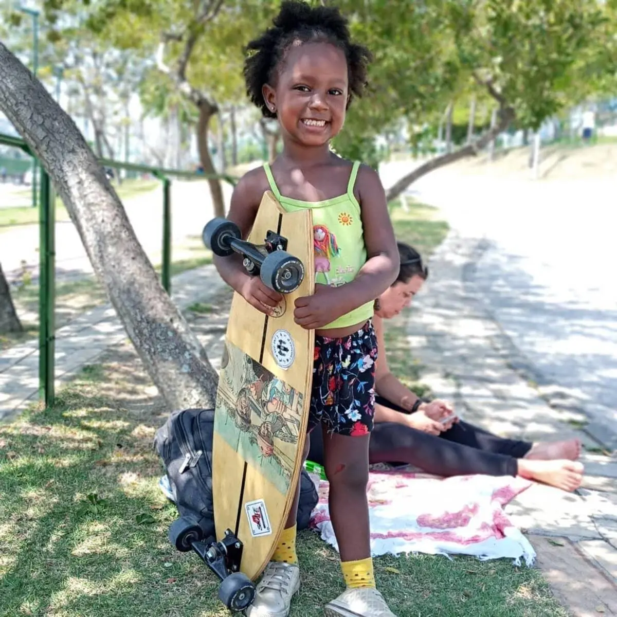 Imagem da notícia [Vídeo] Inspirada em Rayssa Leal, menina de 4 anos impressiona no skate no Rio