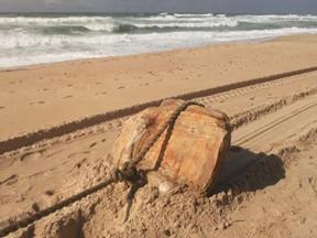 Caixa misteriosa que foi encontrada em praia de Salvador