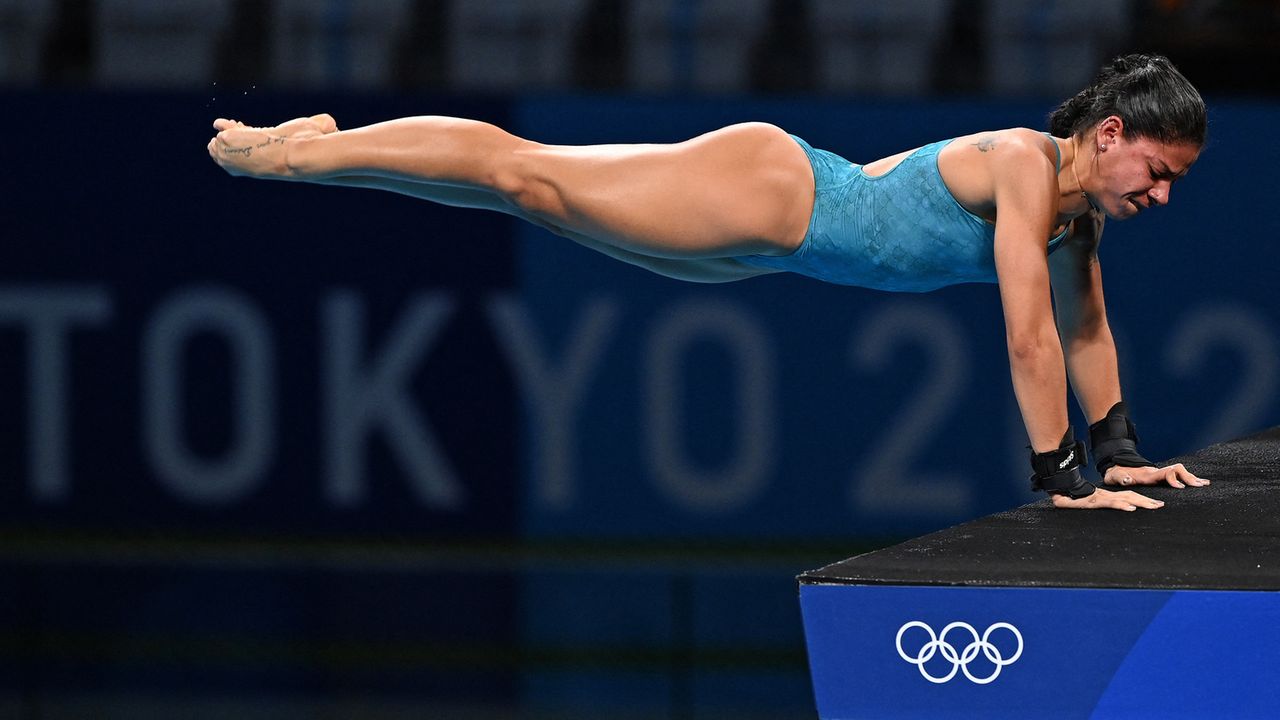 Ingrid Oliveira realiza movimento do salto em altura nos Jogos Olímpicos