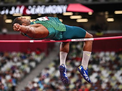 Felipe dos Santos durante salto em altura nos Jogos Olímpicos de Tóquio