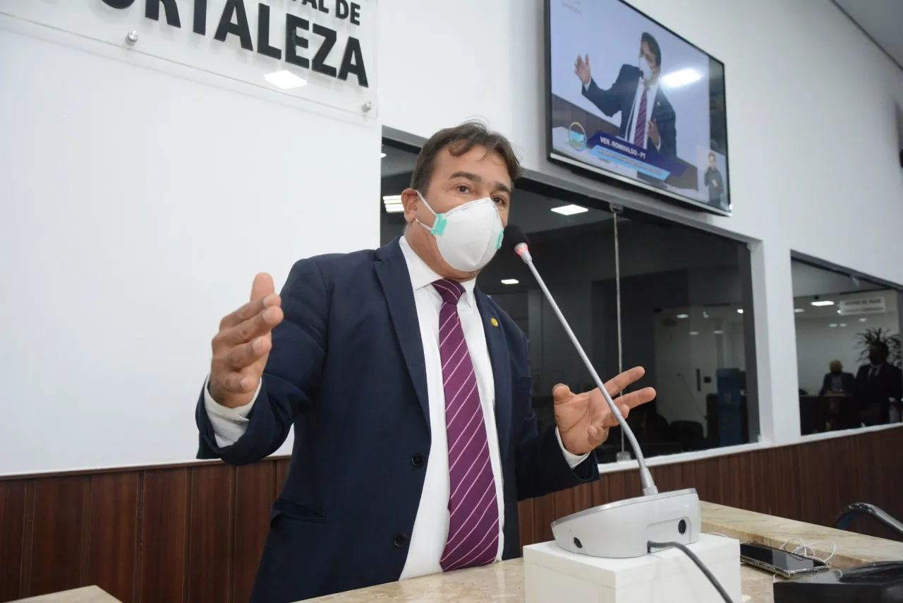 Requerimento que envia moção de apoio ao Padre Lino foi proposto pelo vereador Ronivaldo Maia (PT)