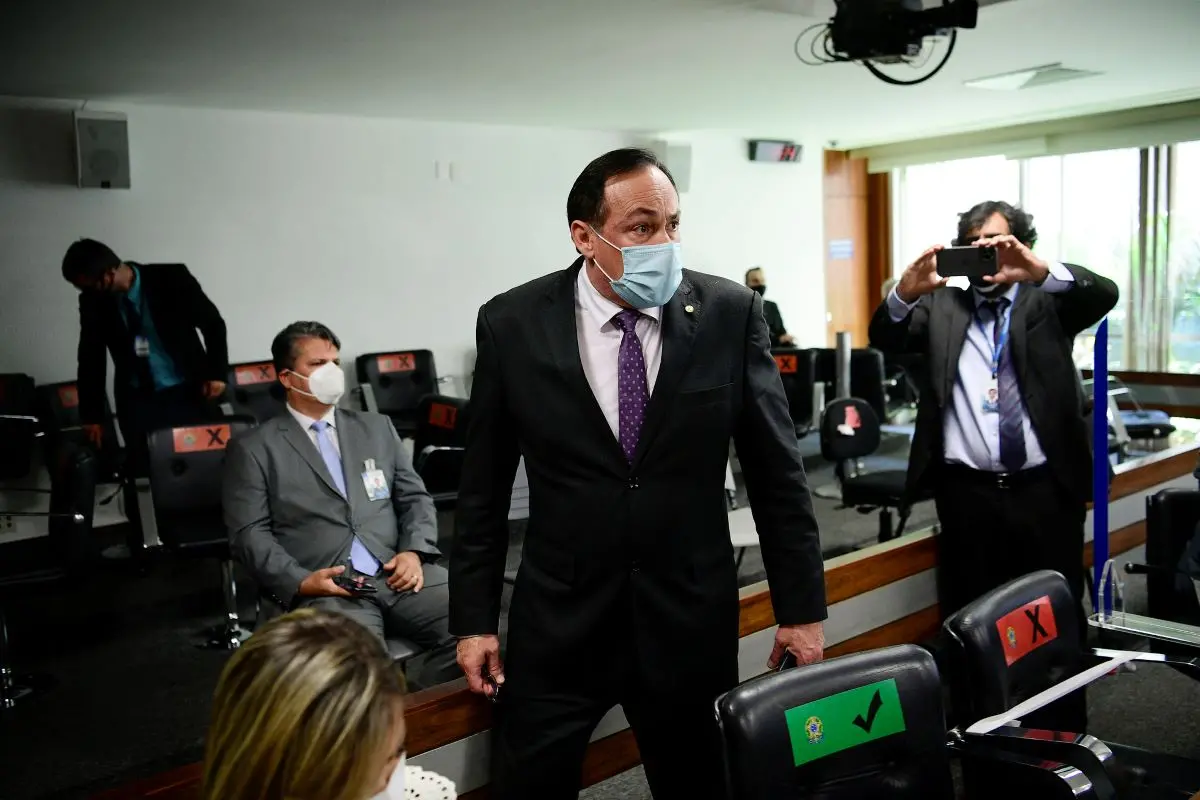 Imagem da notícia: Deputado é expulso da CPI da Covid-19 por ofender a comissão e tumultuar depoimento