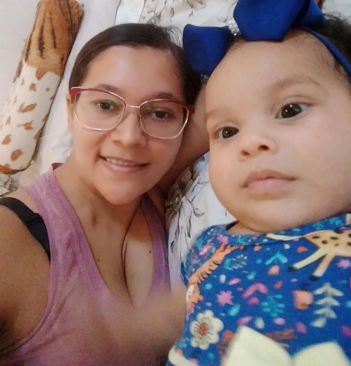 Sendo acompanhada por meio da teleconsulta, Aline reforça os aprendizados da amamentação durante conversa com profissionais da saúde