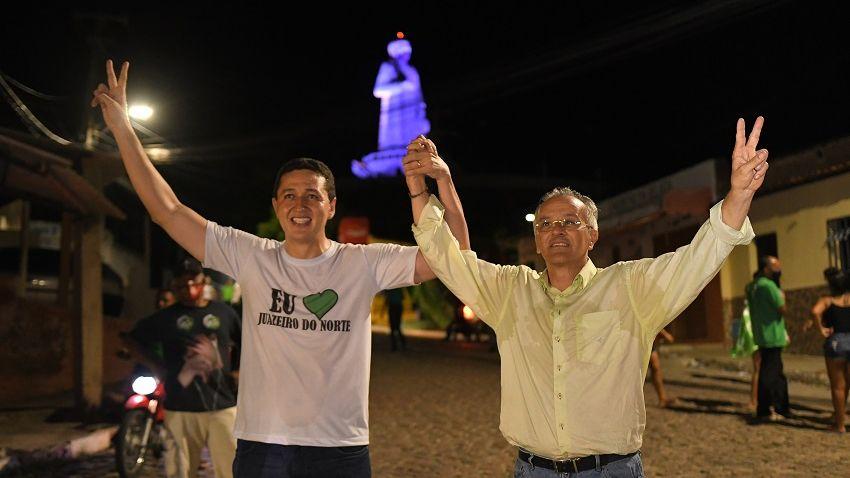 Glêdson Bezerra e Giovanni Sampaio comemorando vitória em Juazeiro