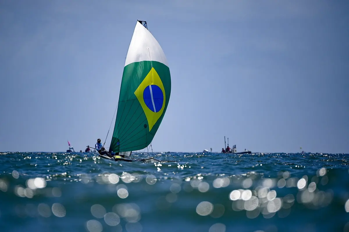 Vela brasileira no mar de Tóquio