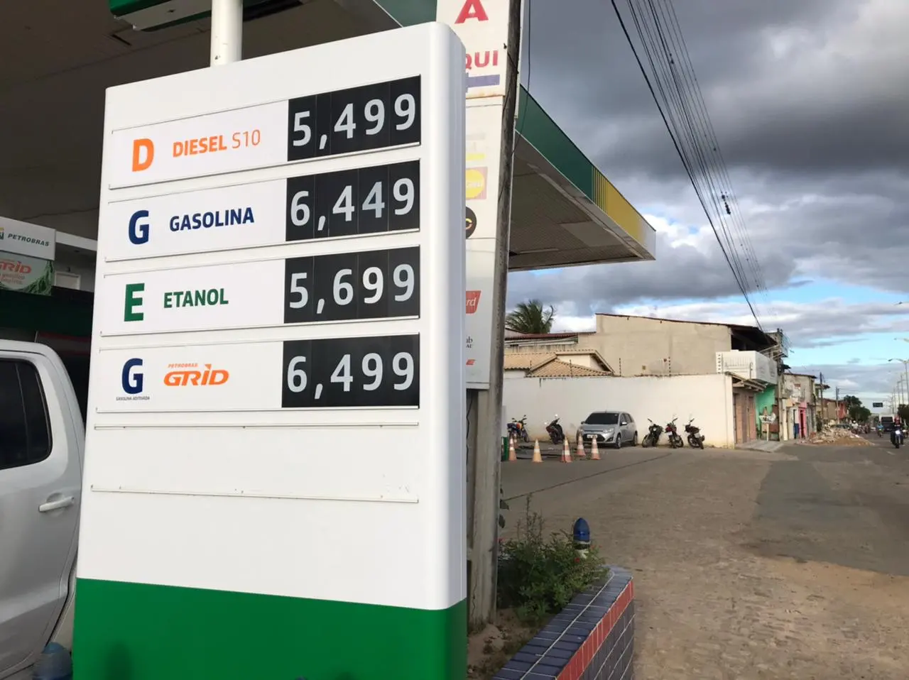 Gasolina cara no interior do Ceará