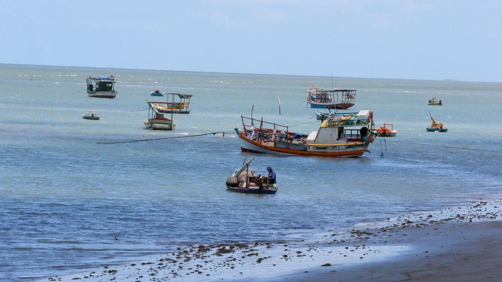 Embarcações no mar do Ceará