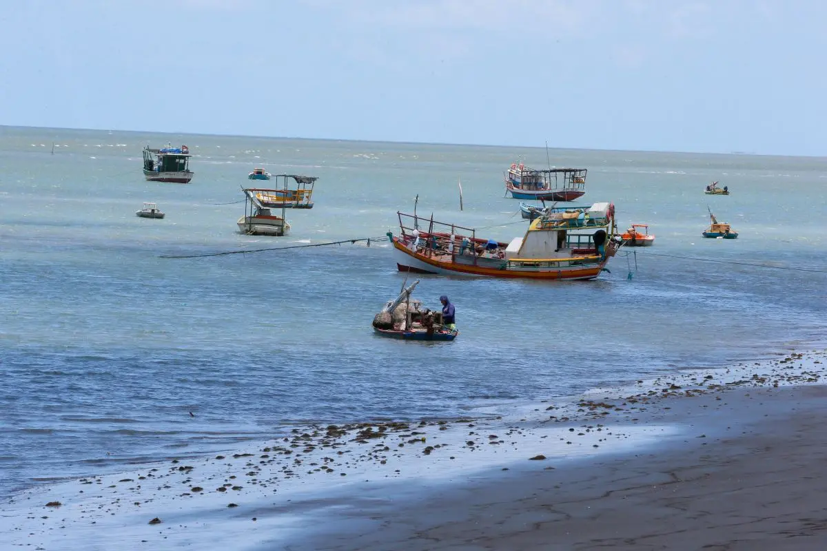 Embarcações no mar do Ceará