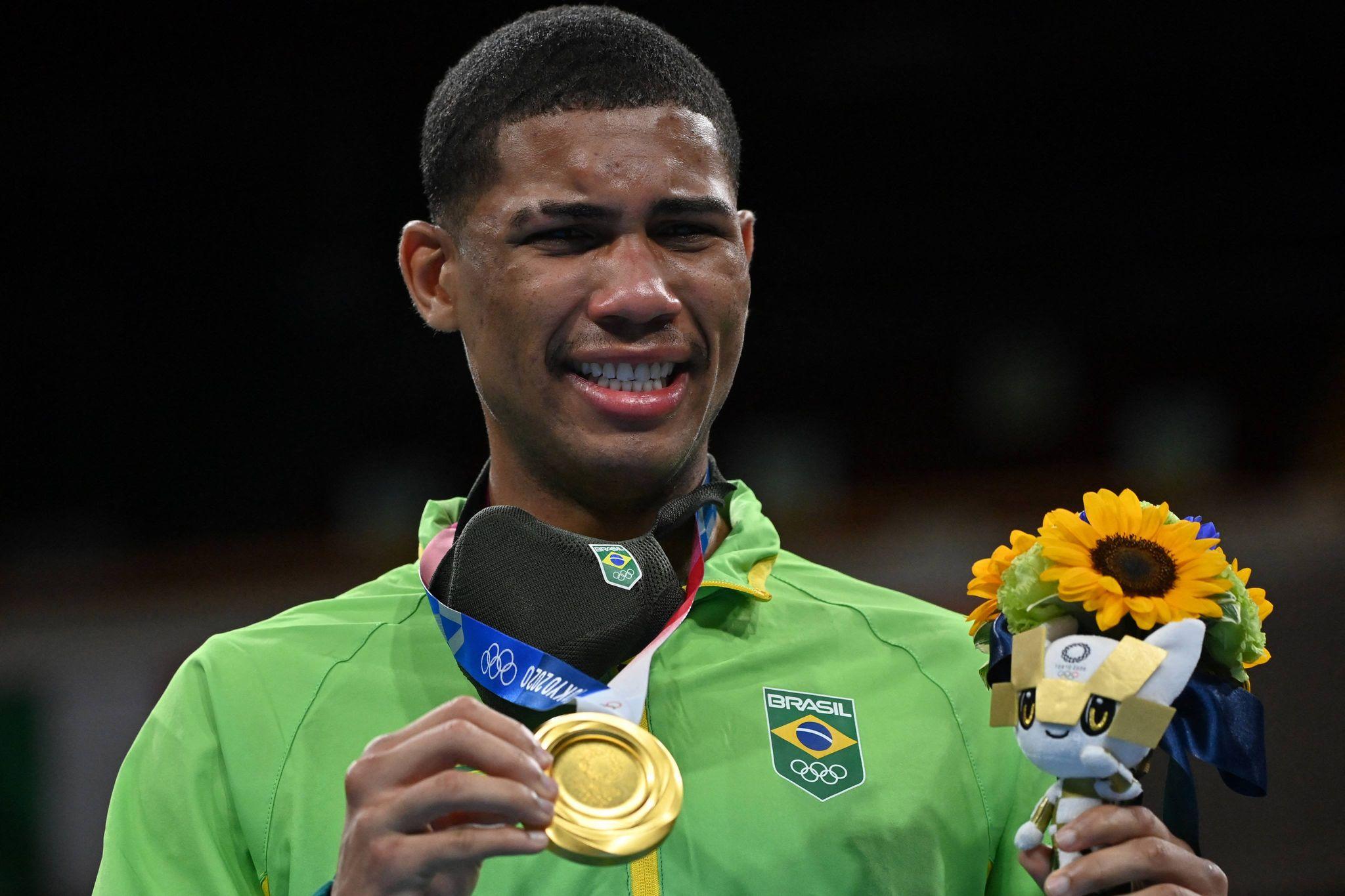 Hebert Conceição exibe medalha olímpica