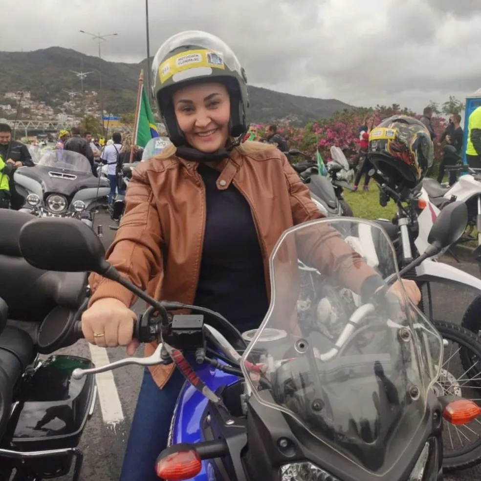 A vice-governadora de Santa Catarina participou de motociata em apoio ao presidente Bolsonaro, neste sábado (7), sem máscara