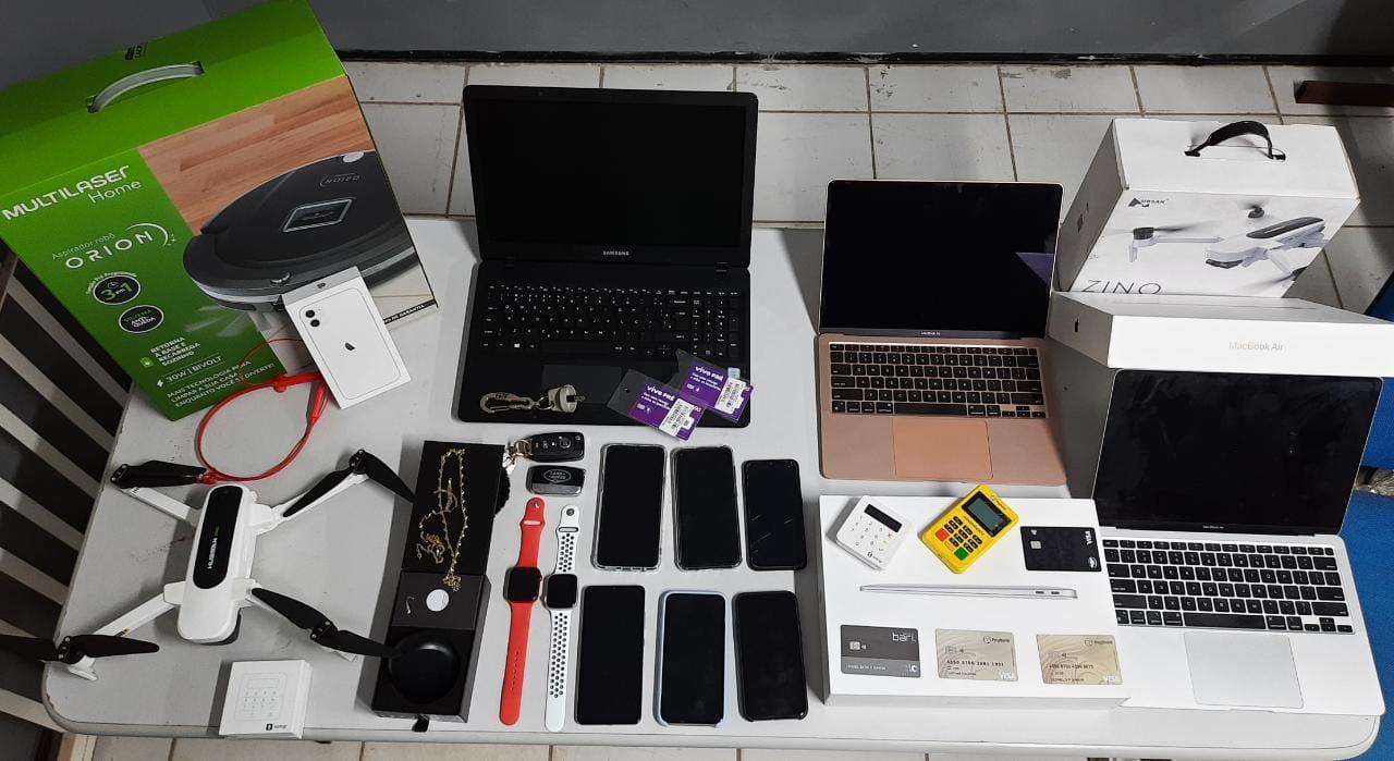 Polícia apreendeu diversos equipamentos eletrônicos na residência do suspeito, inclusive um celular e um notebook utilizados para clonar o aparelho do governador Camilo Santana