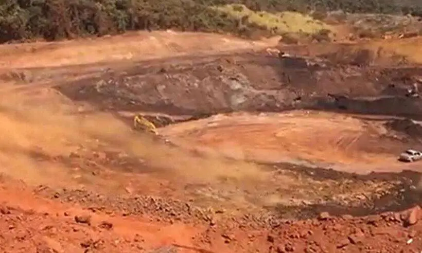 Deslizamento de terra em Sarzedo