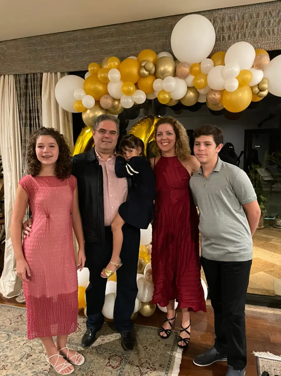 Imagem da notícia Captei: Copacabana foi cenário para o aniversário de Ticiana Rolim Queiroz