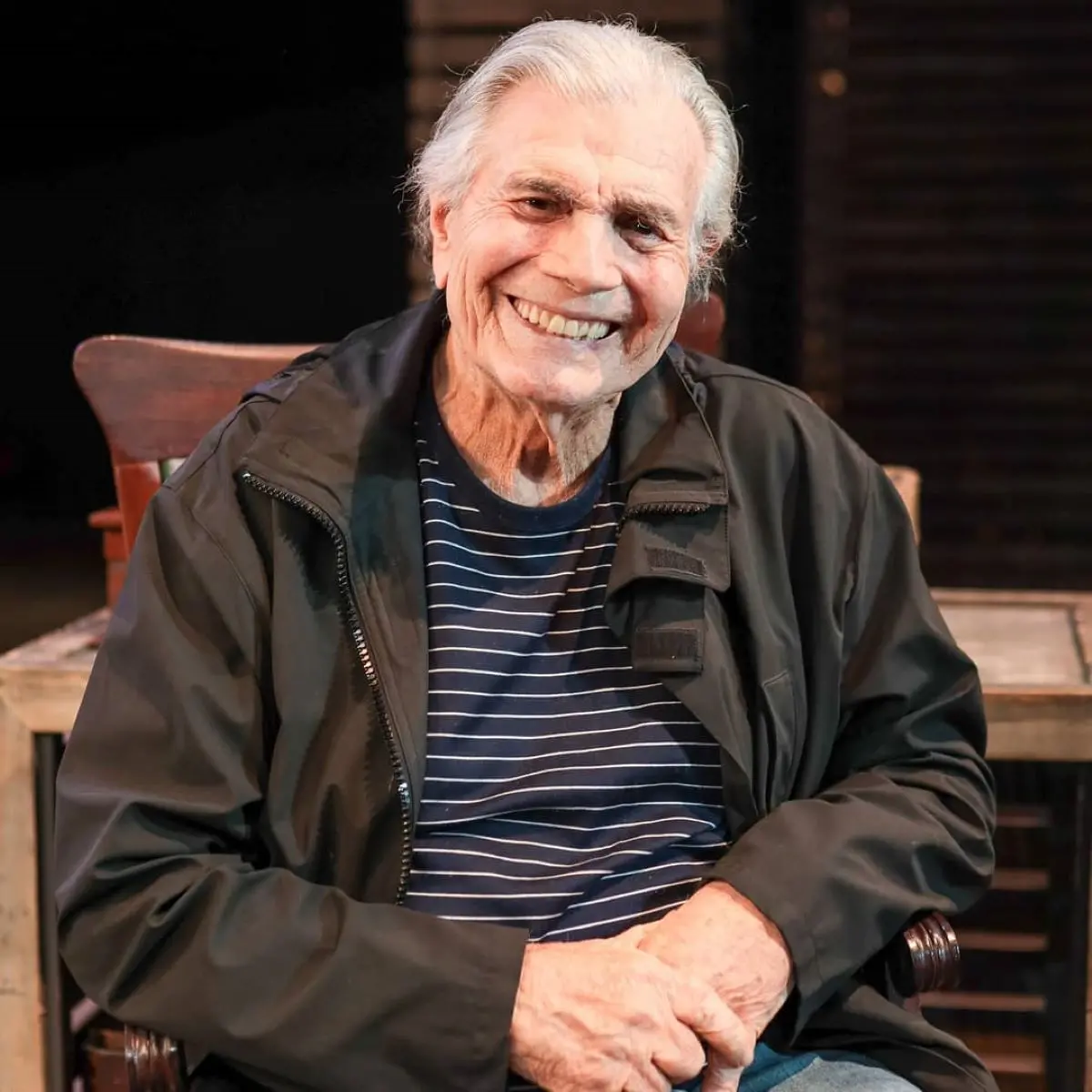 Ator Tarcísio Meira sorrindo para foto