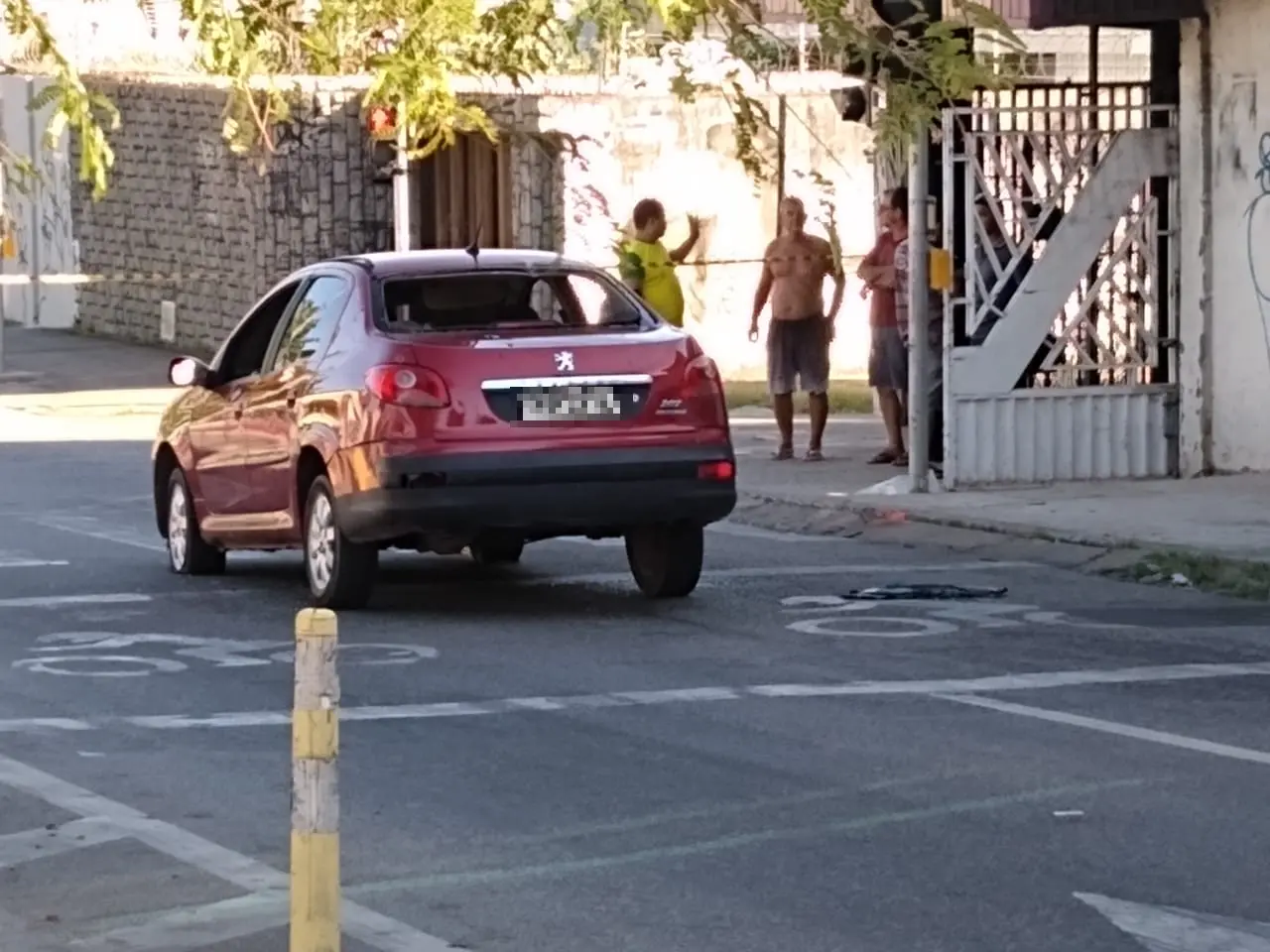 Imagem da notícia Três suspeitos de roubos são baleados pela Polícia durante perseguição em Fortaleza