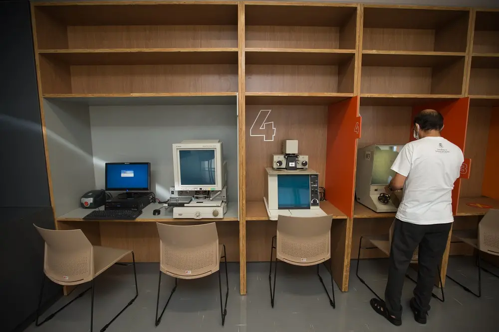 O espaço dedicado à hemeroteca na Biblioteca Pública do Ceará agrega os jornais antigos publicados por aqui