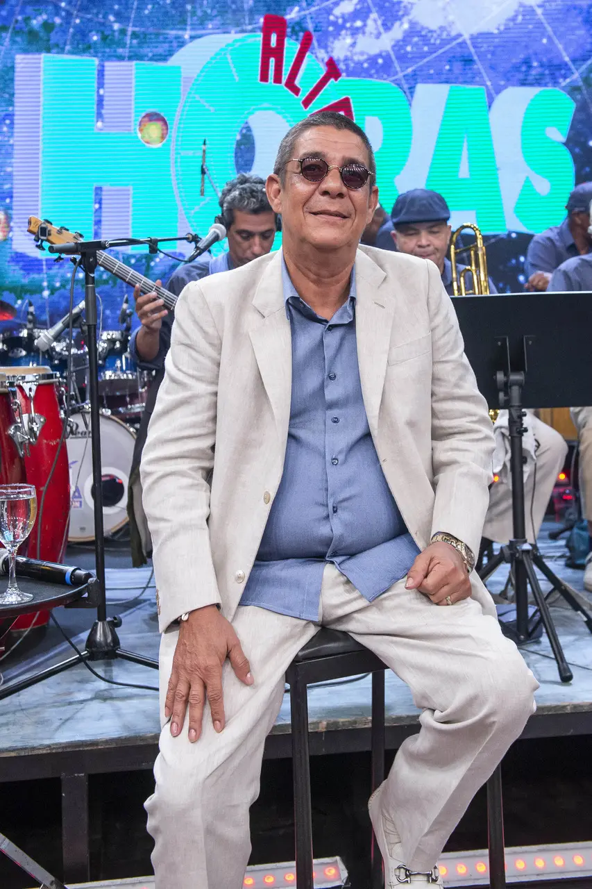 Zeca Pagodinho no programa Altas Horas, da Rede Globo