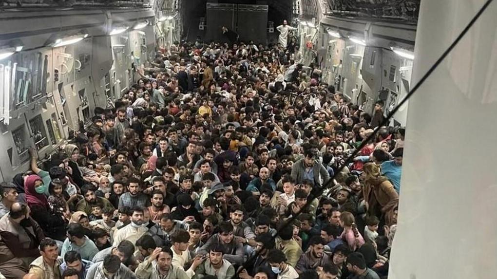Avião americano com 640 pessoas a bordo saindo do Afeganistão