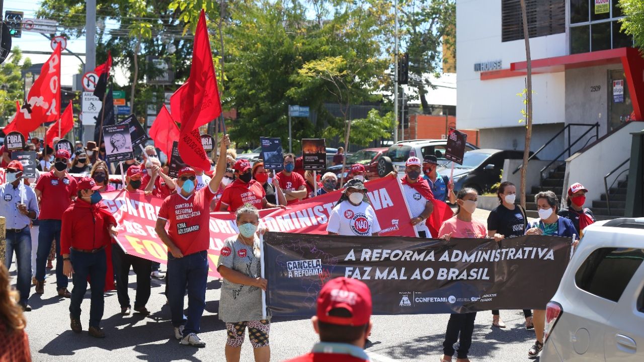 Trabalhadores em protesto contra reforma administrativa