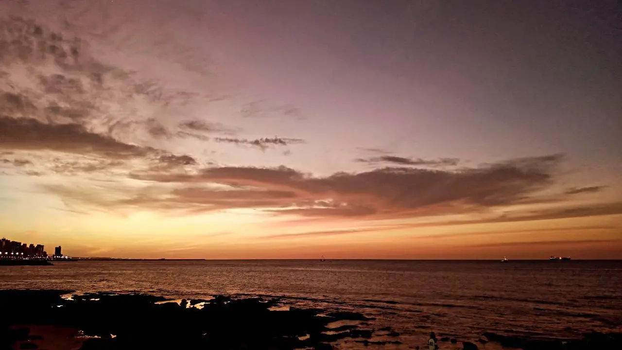 Pôr do sol na Praia de Iracema, em Fortaleza, no Ceará