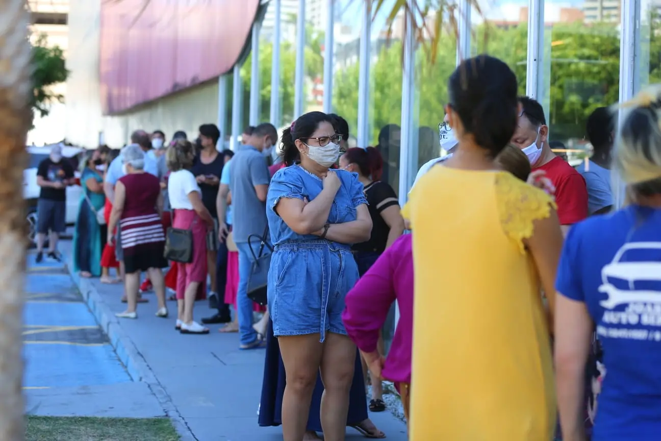Etna tem fila e aglomeração nesta sexta-feira após anúncio de liquidação de estoque na unidade