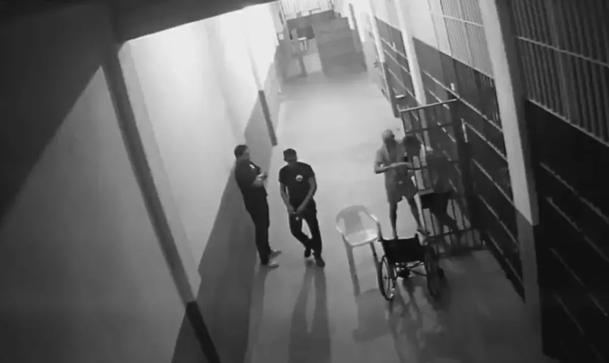 Imagem de câmera de segurança da cela de Anthony Garotinho