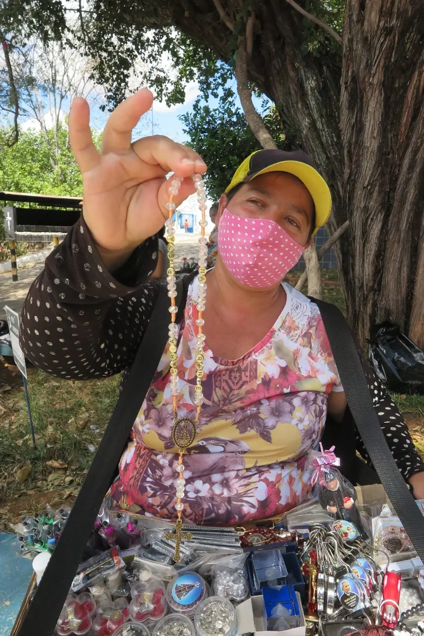 Peneiristas, vendedoras de artigos religiosos no Horto, em Juazeiro do Norte