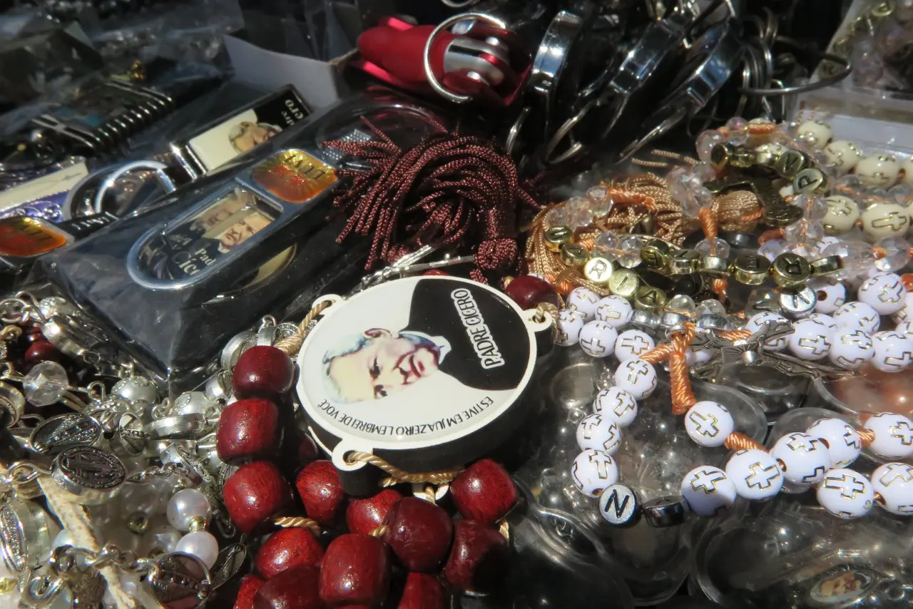 Peneiristas, vendedoras de artigos religiosos no Horto, em Juazeiro do Norte