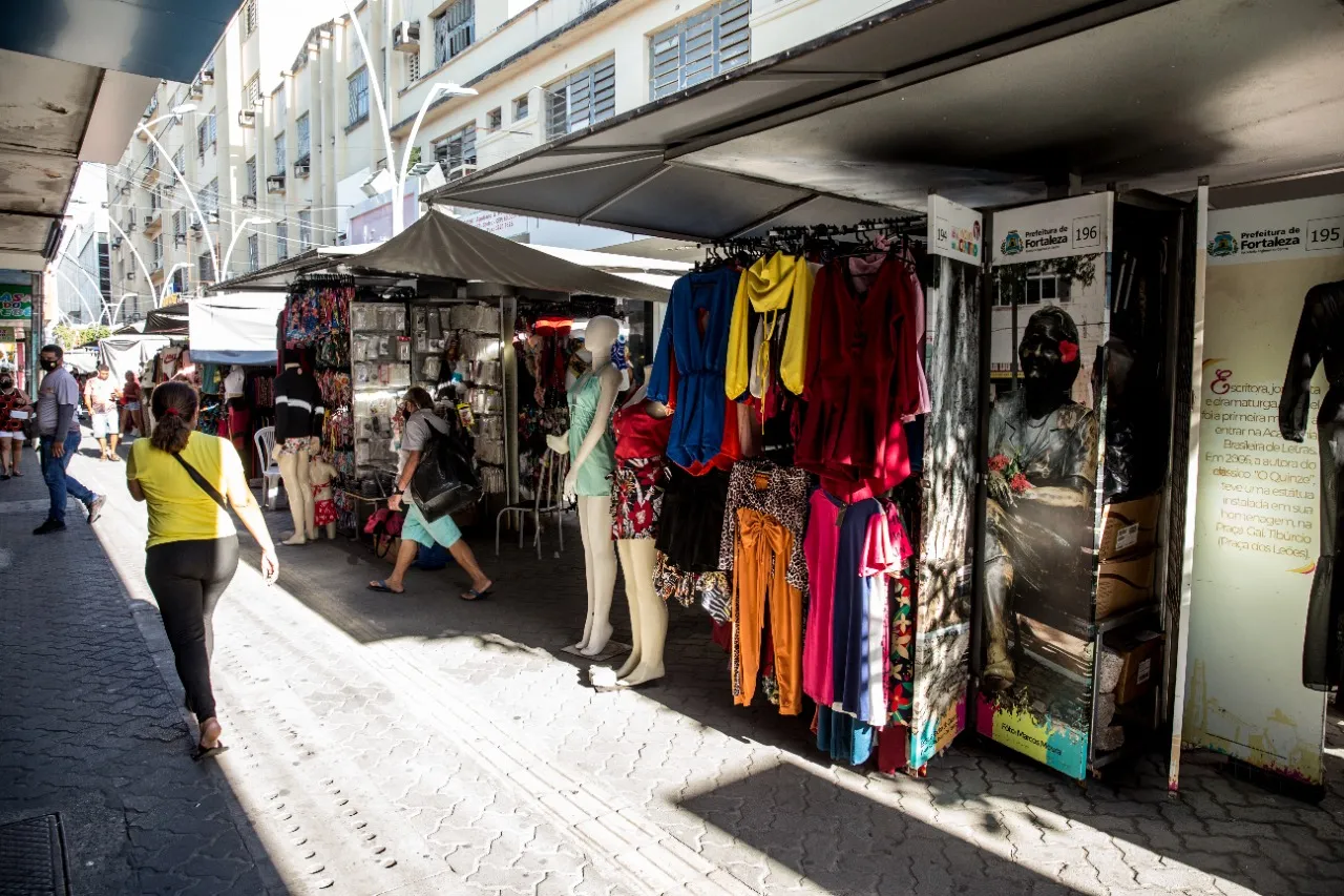 Quiosques na Rua Liberato Barroso, no Centro