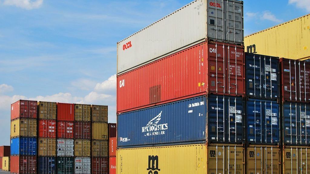 Compras da China atrasam até 4 meses com fechamento de portos e falta de containers