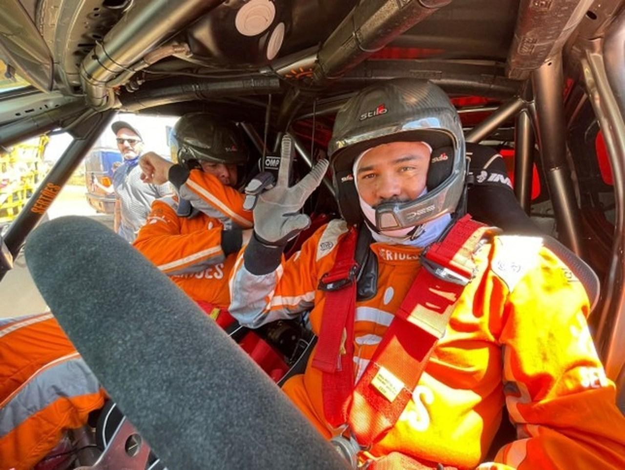 Xand durante prova de automobilismo