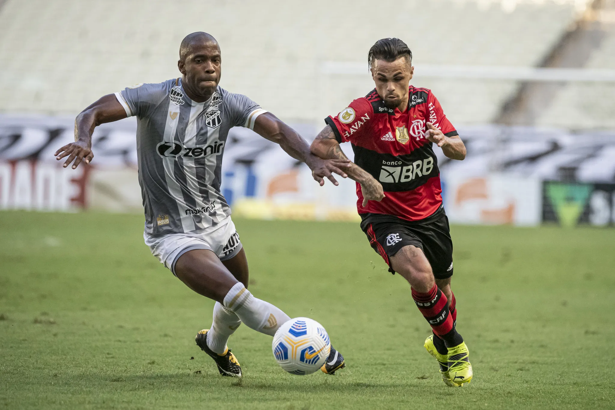 Fabinho atua como lateral-direito contra Flamengo e aumenta leque de Guto Ferreira para a posição
