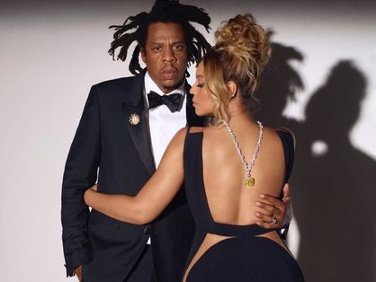 Casal Jay-Z e Beyoncé em ensaio da nova campanha da Tiffany onde Beyoncé usa o diamante da Tiffany