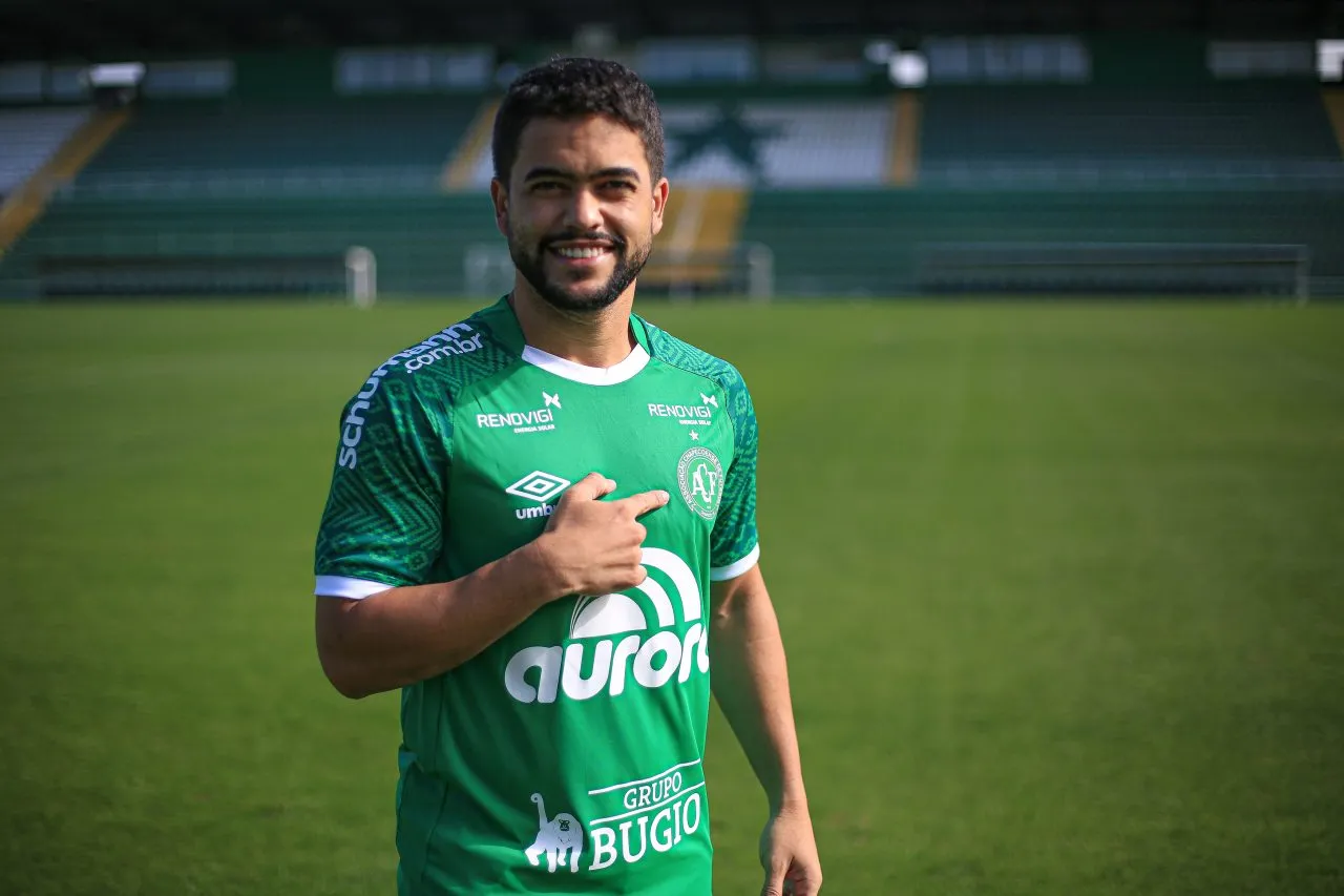 Felipe Baxola foi liberado pela Chapecoense para buscar um novo clube em 2021