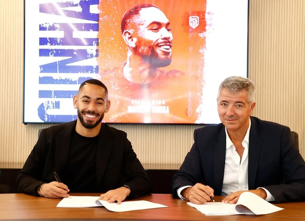 Matheus Cunha assinou contrato com o Atlético de Madrid, da Espanha, nesta quarta-feira (25)