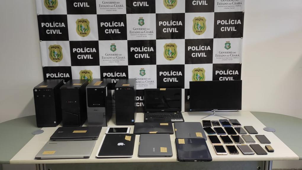 Material apreendido pela Polícia Civil em operação para apurar fraudes em licitações