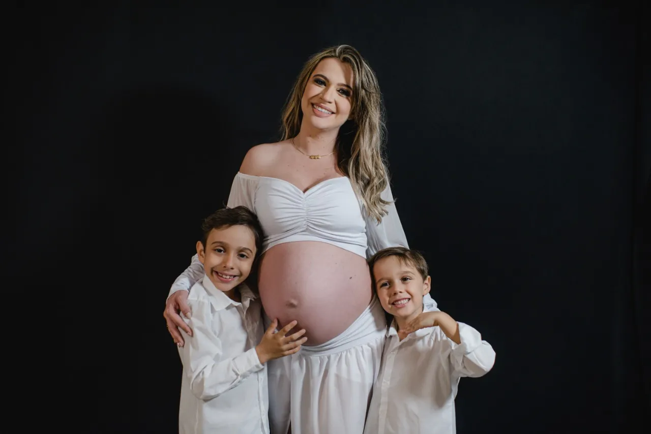 Mãe de três crianças, Shirley divide as experiências da maternidade