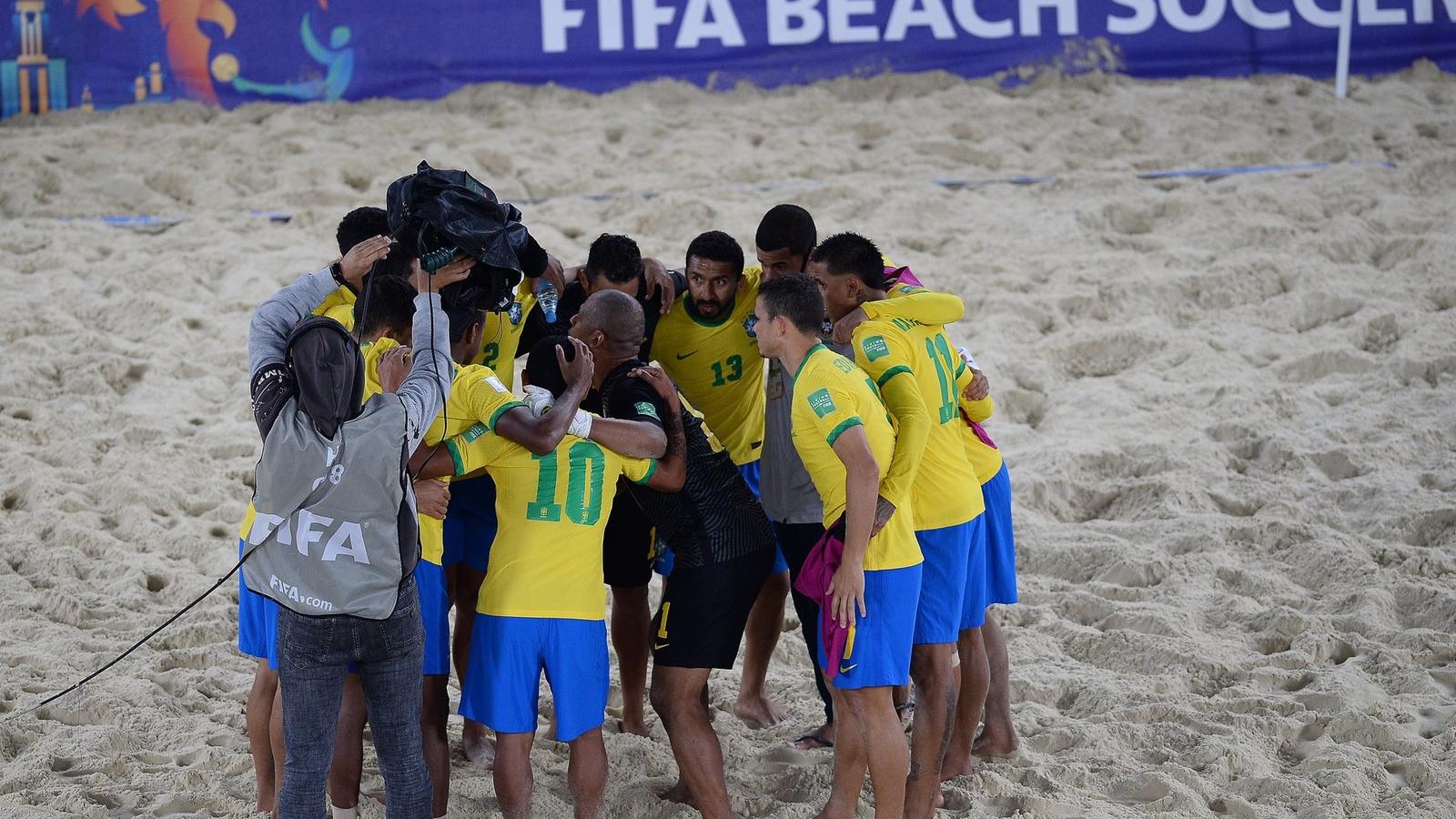 Jogo do Brasil no futebol de areia vira piada na internet