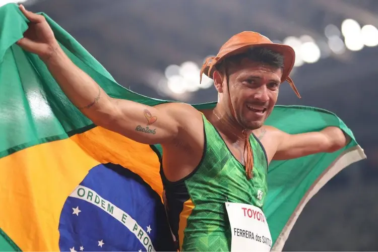 Petrúcio Ferreira comemora medalha de ouro na Paralimpíada de Tóquio