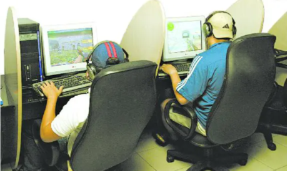 Counter Strike, Gunbound, Warcraft, Age of Mythology eram jogos preferidos nas lan houses cearenses nos anos 2000