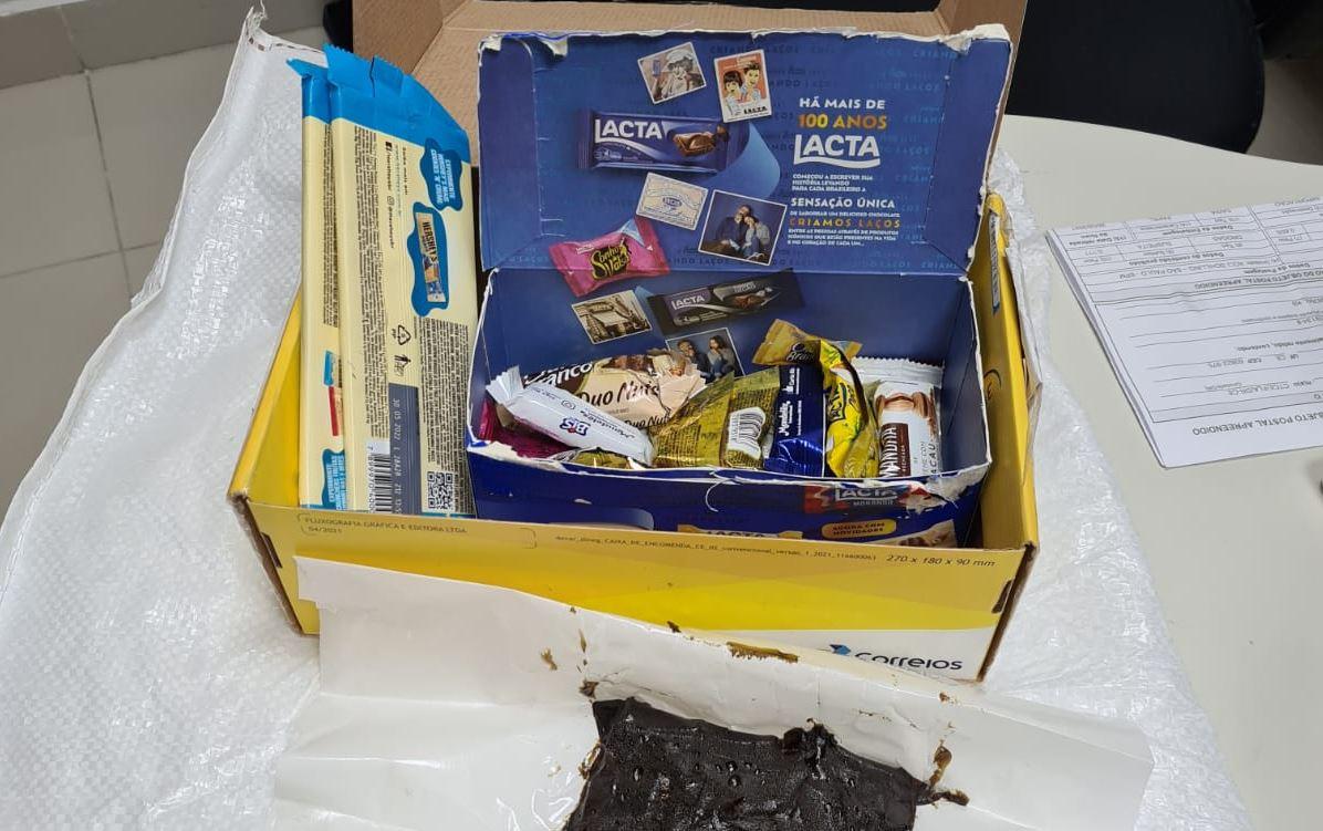 Caixa de chocolates com droga, achada pela PF