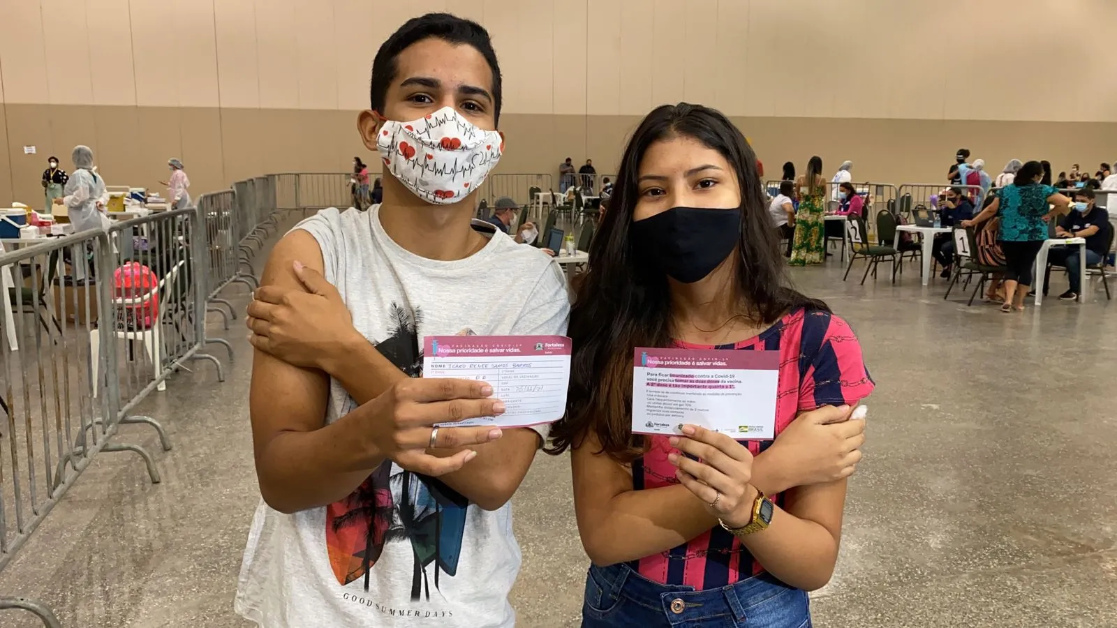 Ícaro e Laís foram dois dos milhares de adolescentes vacinados com a 1ª dose anticovid em Fortaleza