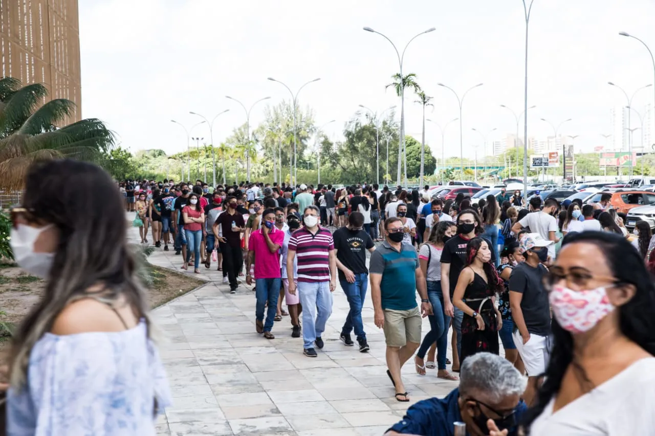 Quase 8 mil pessoas devem comparecer ao local para 1ª dose da vacina, neste sábado (28)