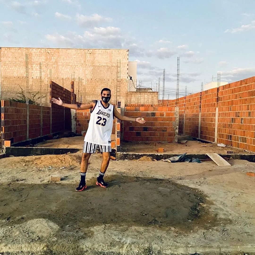Casa de Baiano em construção em Juazeiro do Norte