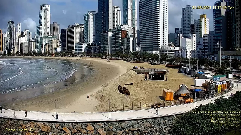 Trecho da Praia Central, na manhã desta terça-feira (31).