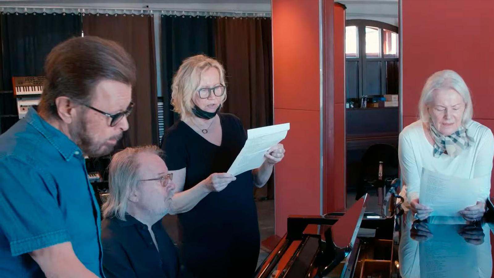 ABBA em estúdio: Björn Ulvaeus, Benny Andersson, Agnetha Fältskog e Anni-Frid Lyngstad
