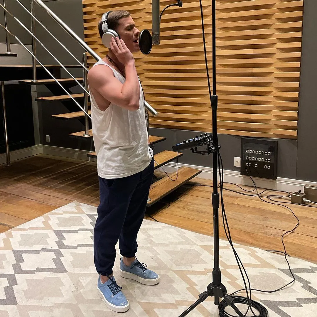 Guaynaa em estúdio de Wesley Safadão em Fortaleza